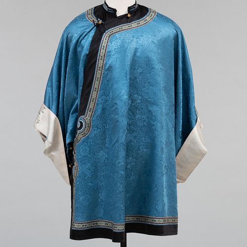 CHINESE SILK EMBROIDERED ROBE40