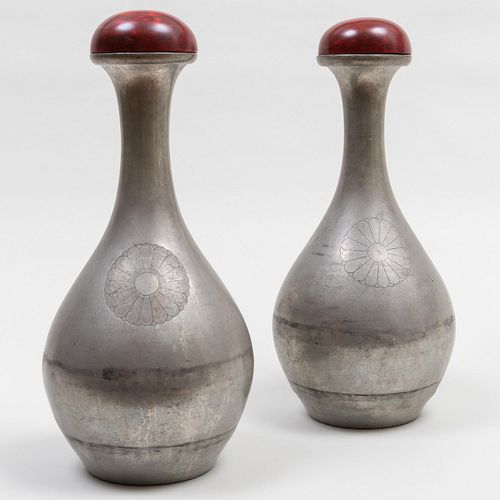 PAIR OF JAPANESE PEWTER SAKE BOTTLES 3bd614