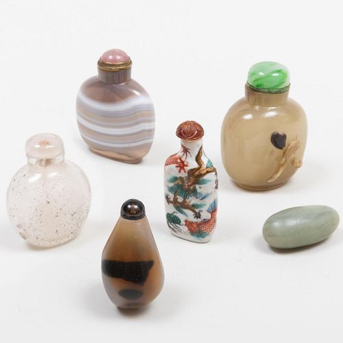 GROUP OF FIVE CHINESE SNUFF BOTTLESComprising A 3bd61f