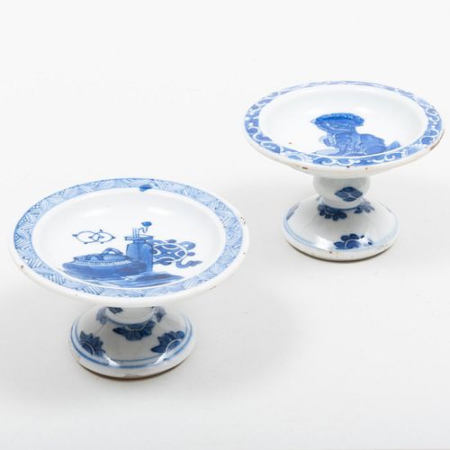 TWO SIMILAR CHINESE BLUE AND WHITE 3bd630