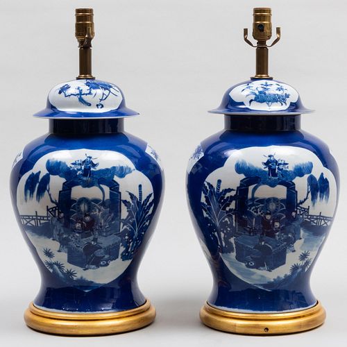 PAIR OF CHINESE BLUE AND WHITE 3bd673