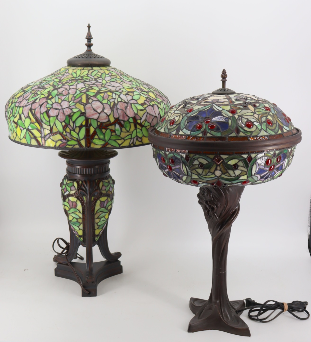 2 REPRODUCTION TIFFANY STYLE LAMPS 3bd6c7