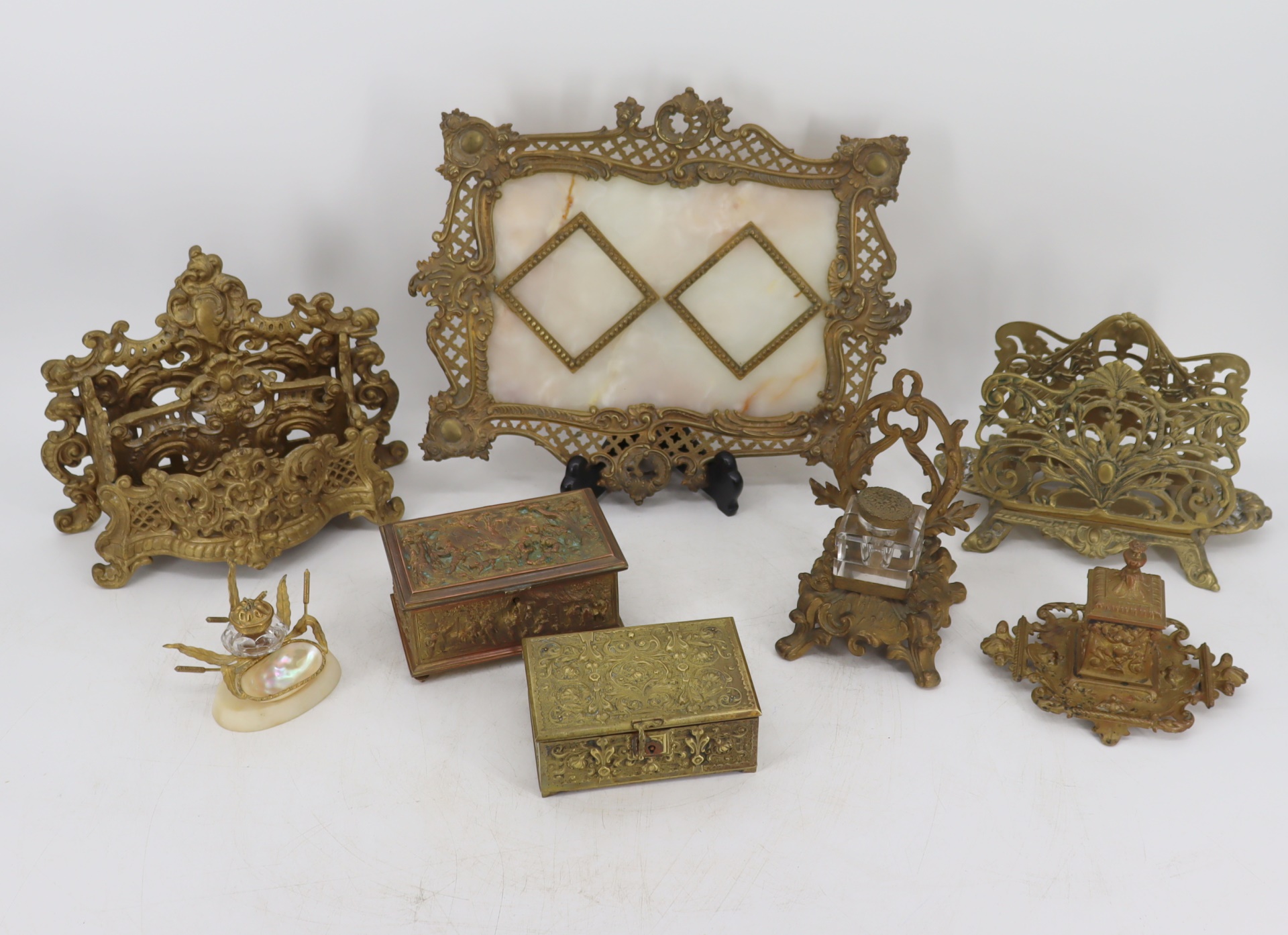 LOT OF ASSORTED ANTIQUE BRASS DESK ITEMS.