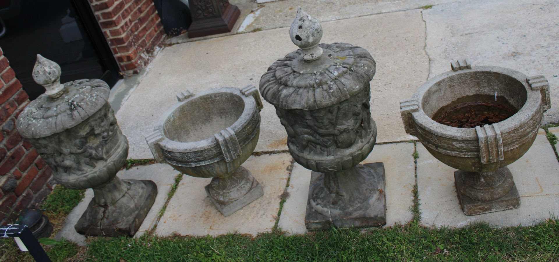 2 PAIRS OF ANTIQUE PORTLAND URNS  3bd70f