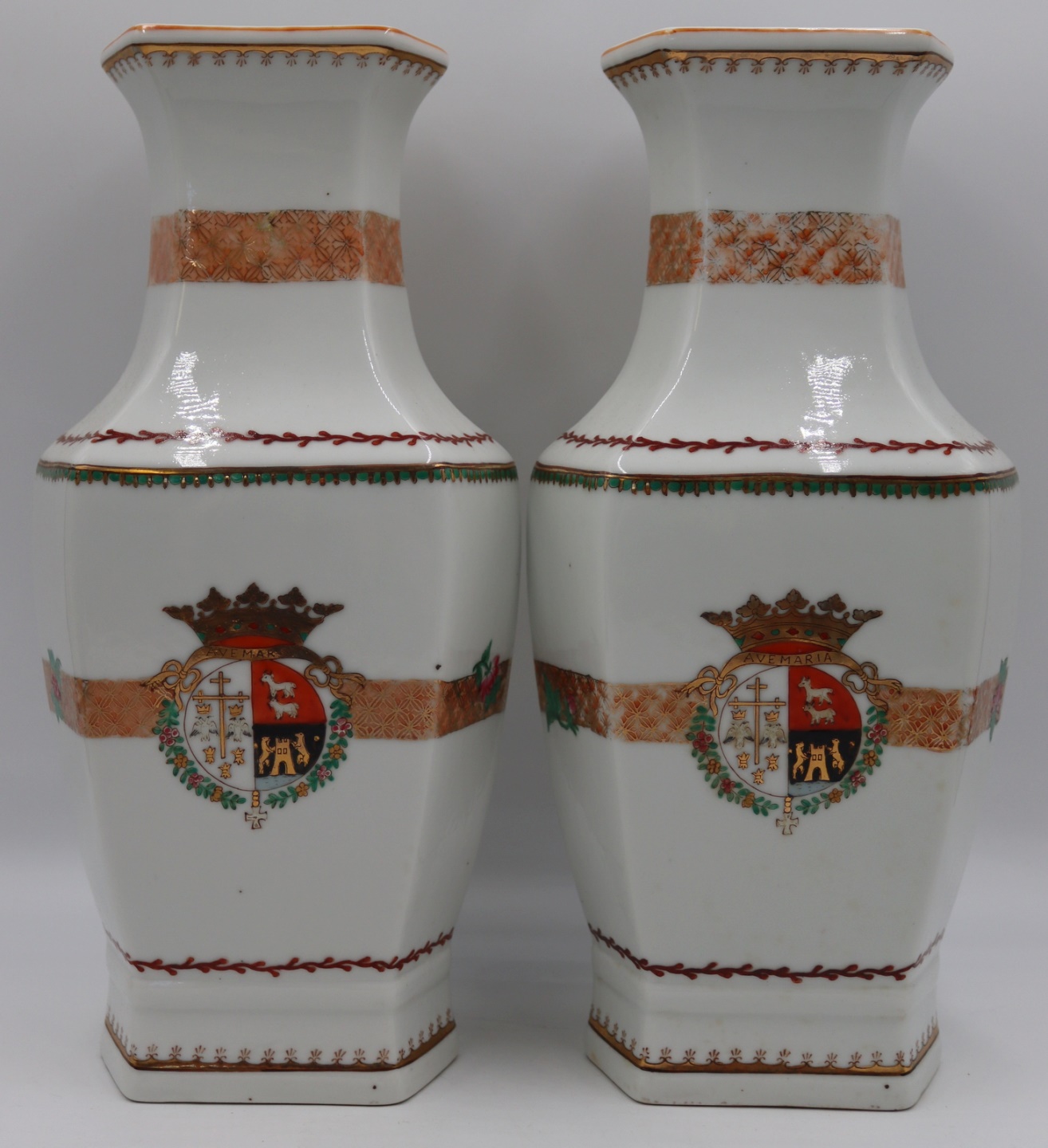 PAIR OF CHINESE EXPORT VASES With 3bd732