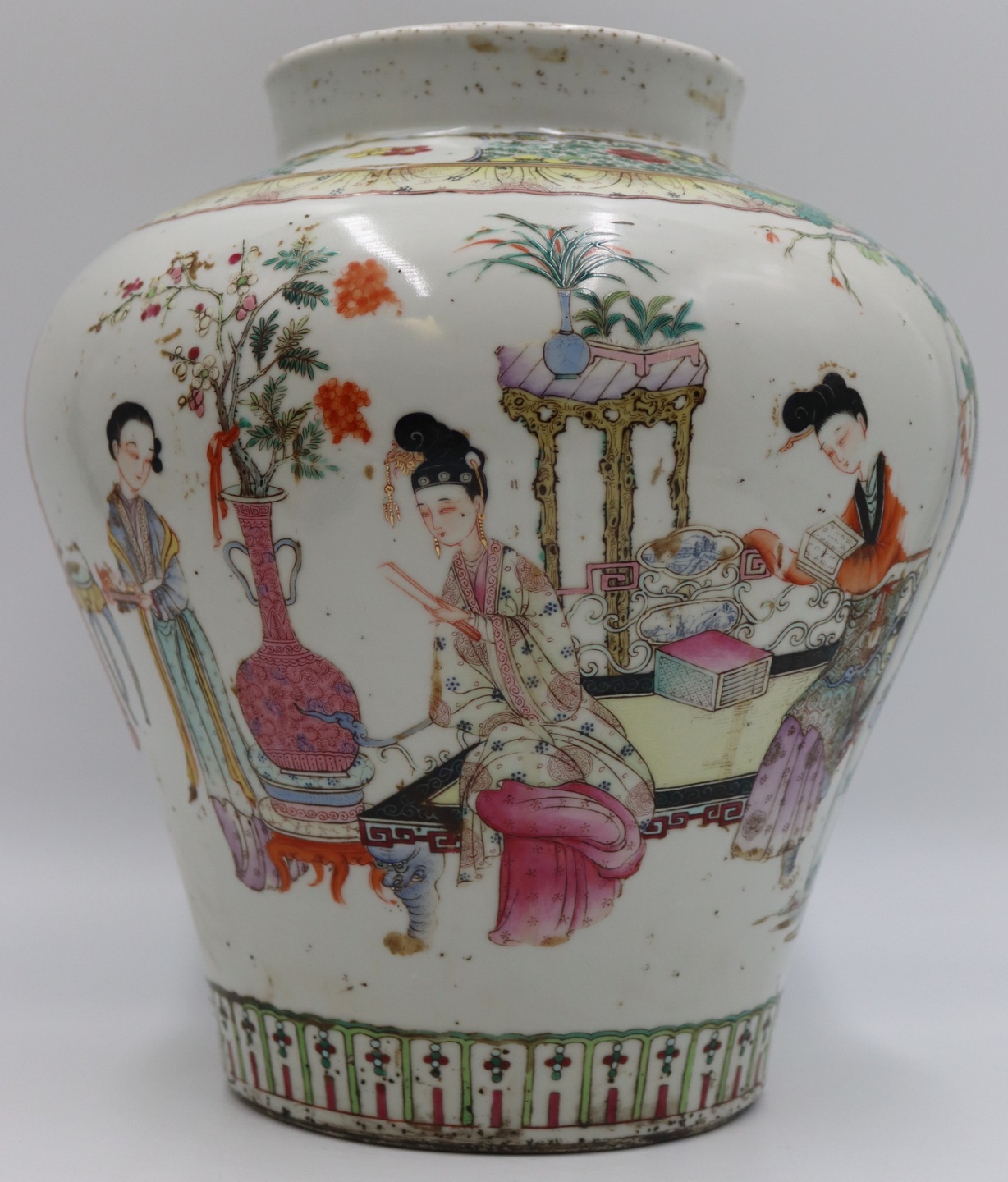 CHINESE FAMILLE ROSE WINE JAR.