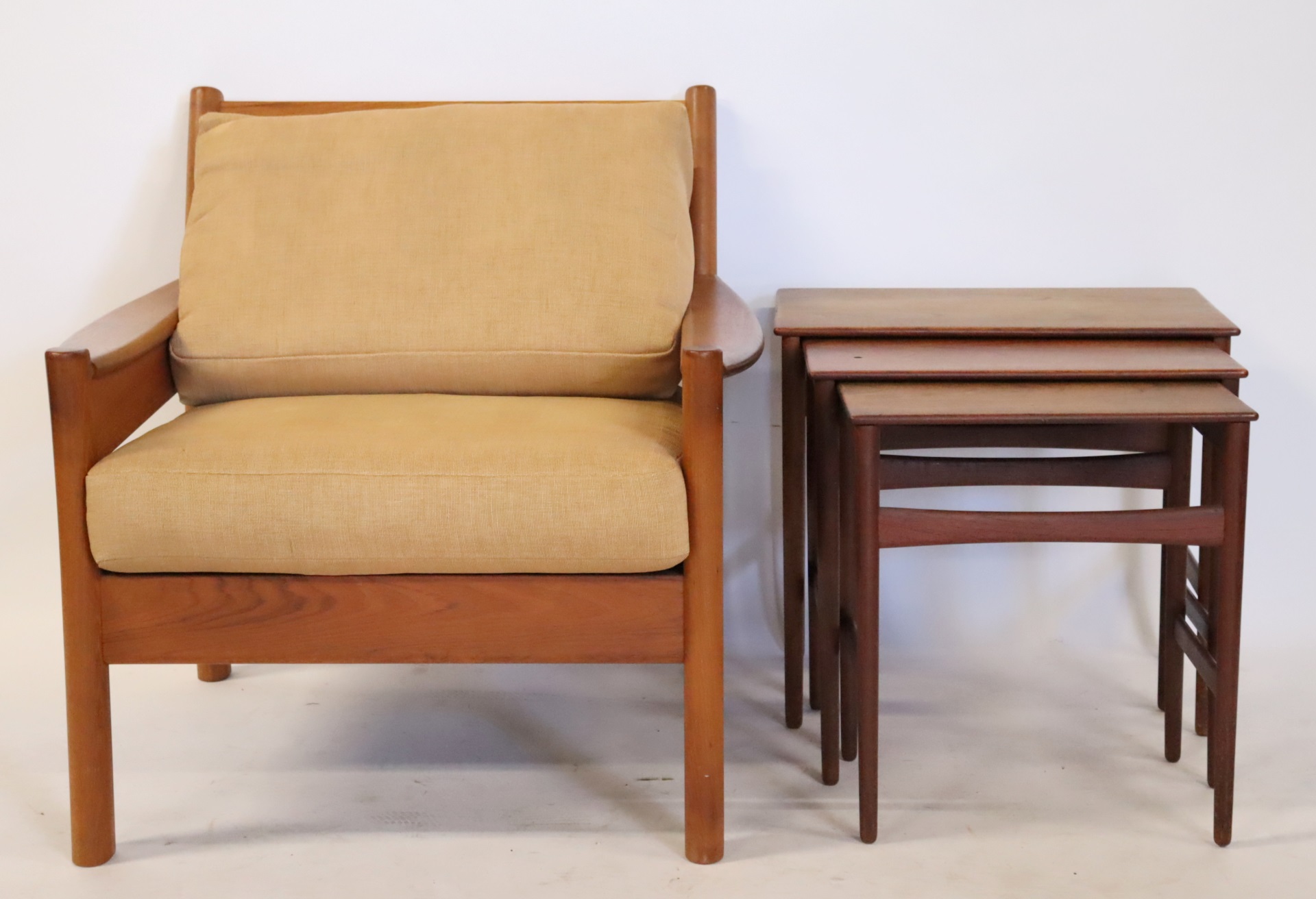 MIDCENTURY HANS WEGNER NESTING 3bd777