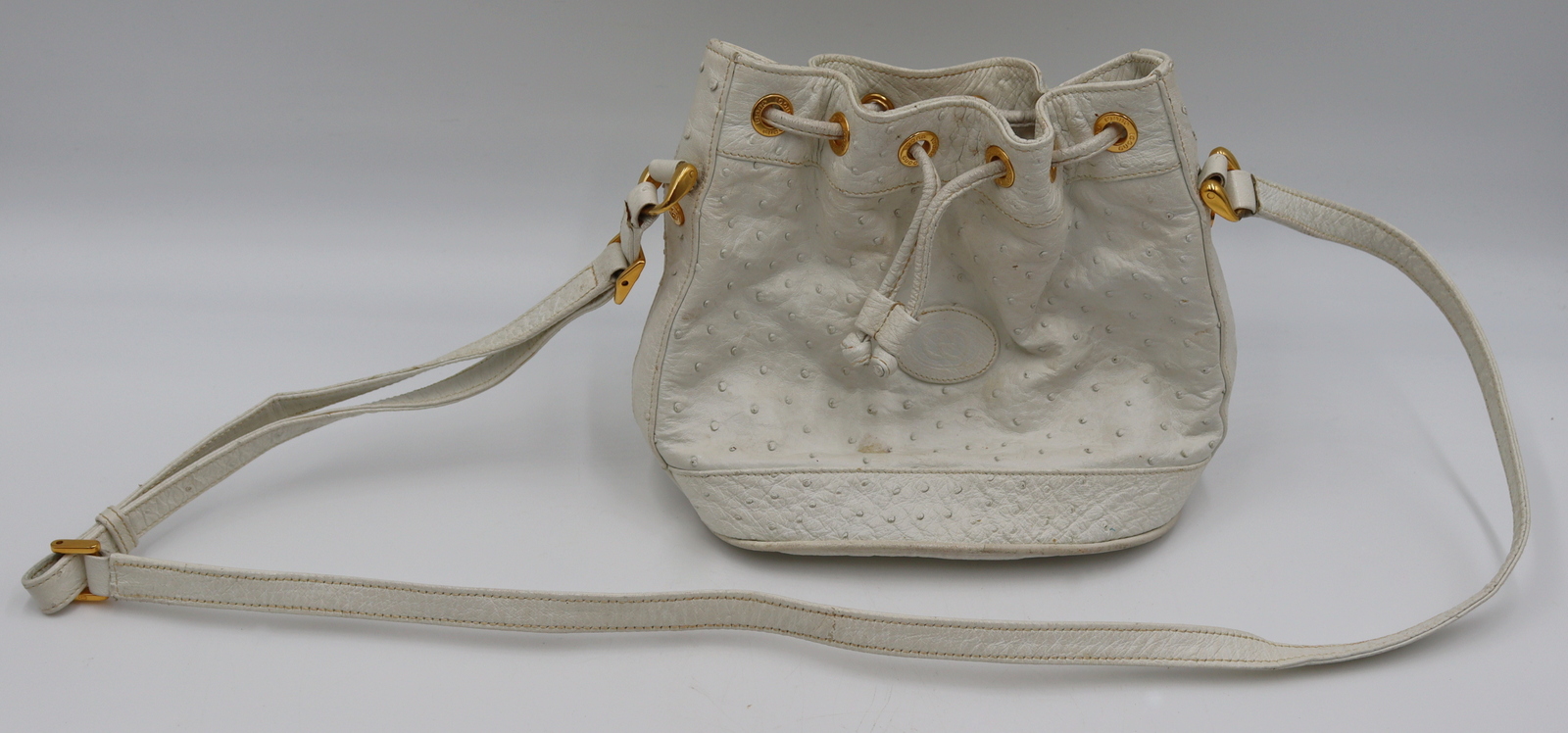 COUTURE GUCCI WHITE OSTRICH BUCKET 3bd7cb