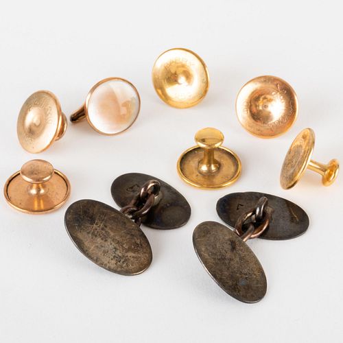 GROUP OF 10K GOLD BUTTONS AND A 3bd879