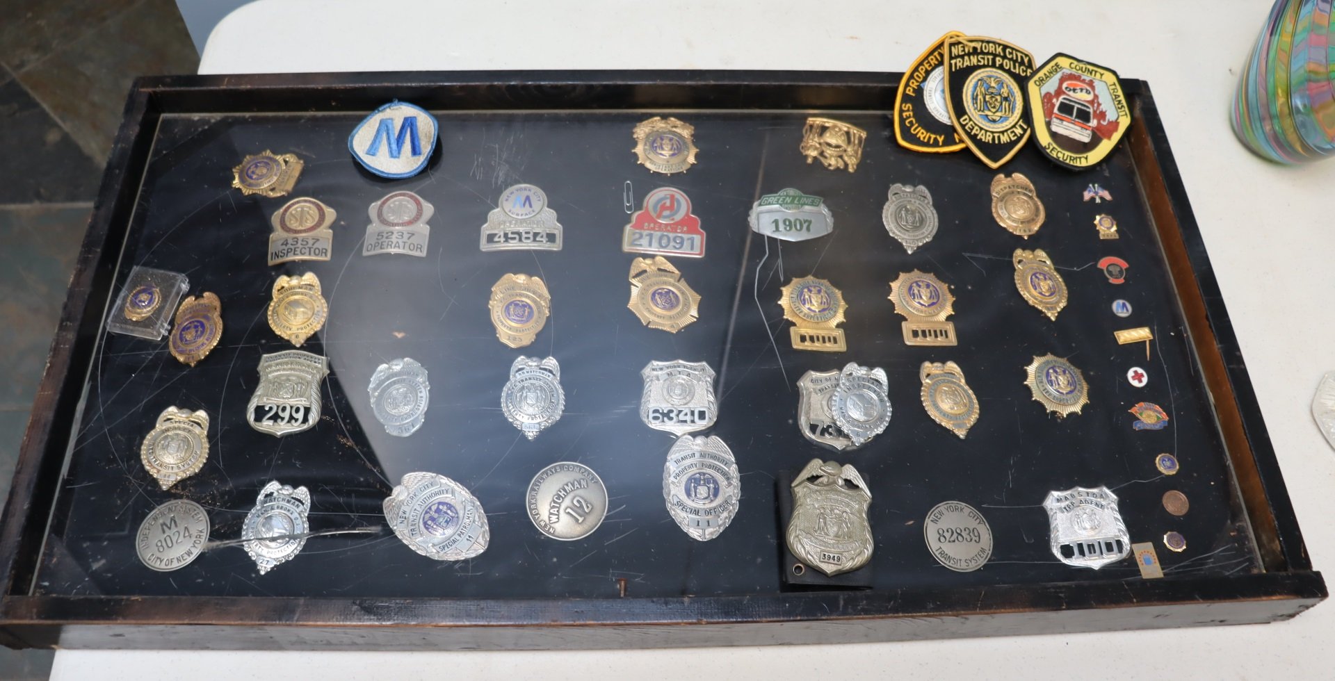VINTAGE COLLECTIBLE BADGES / MEDALS