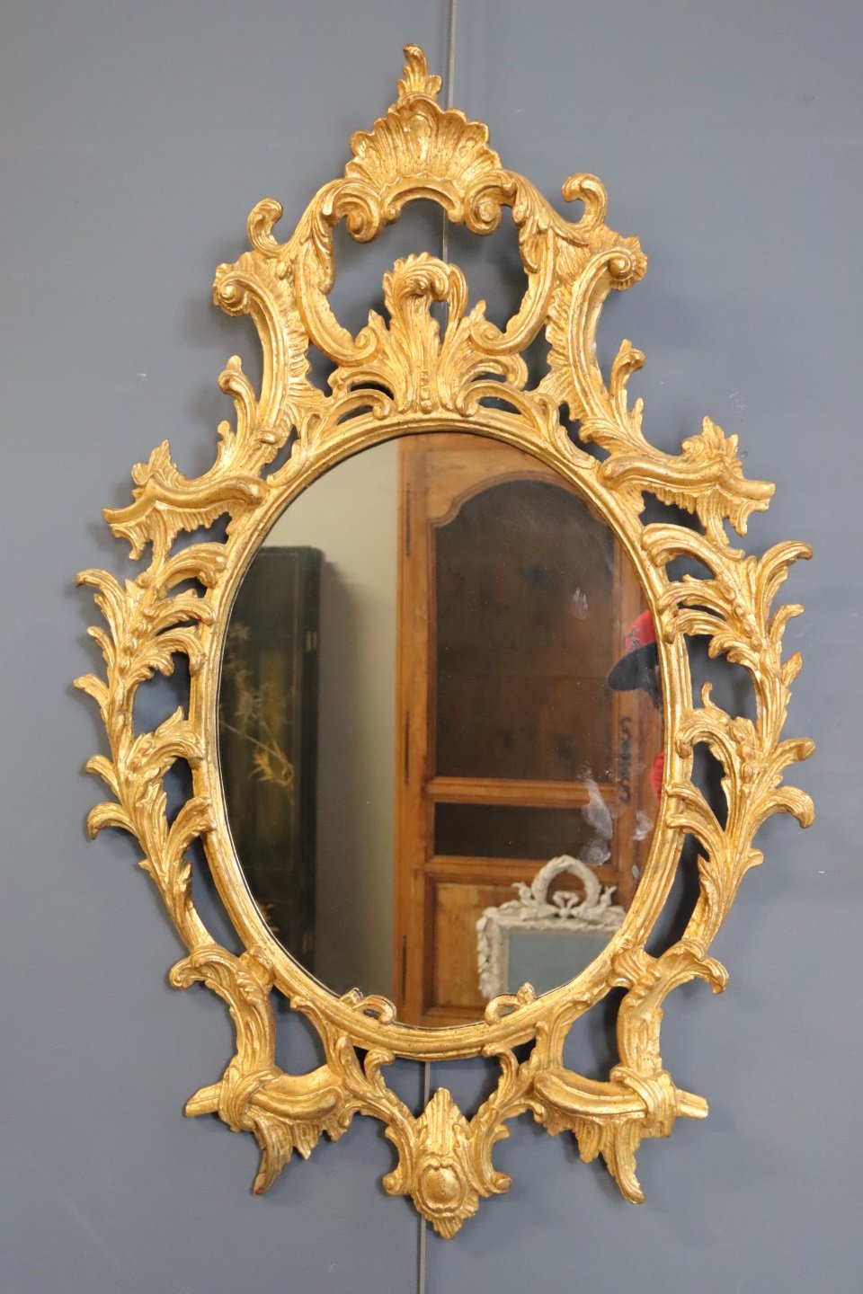 VINTAGE CARVED AND GILTWOOD MIRROR.