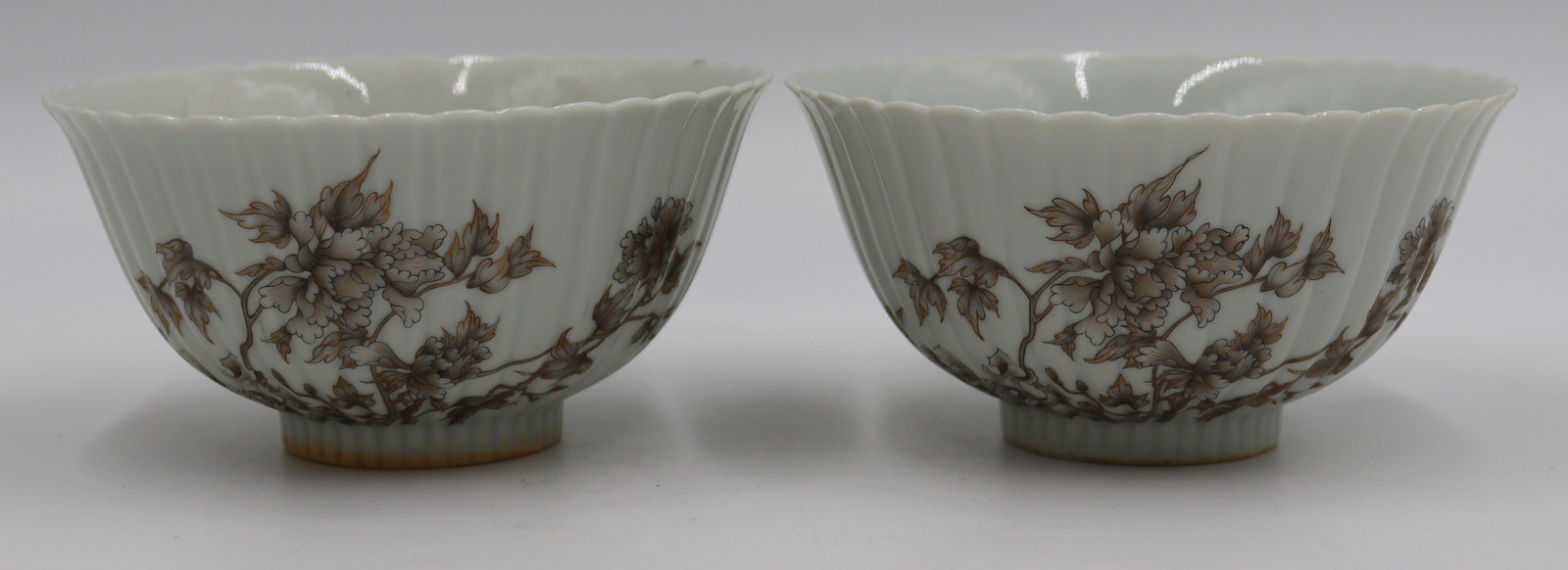 CHINESE SCALLOPED EDGE WINE CUPS.