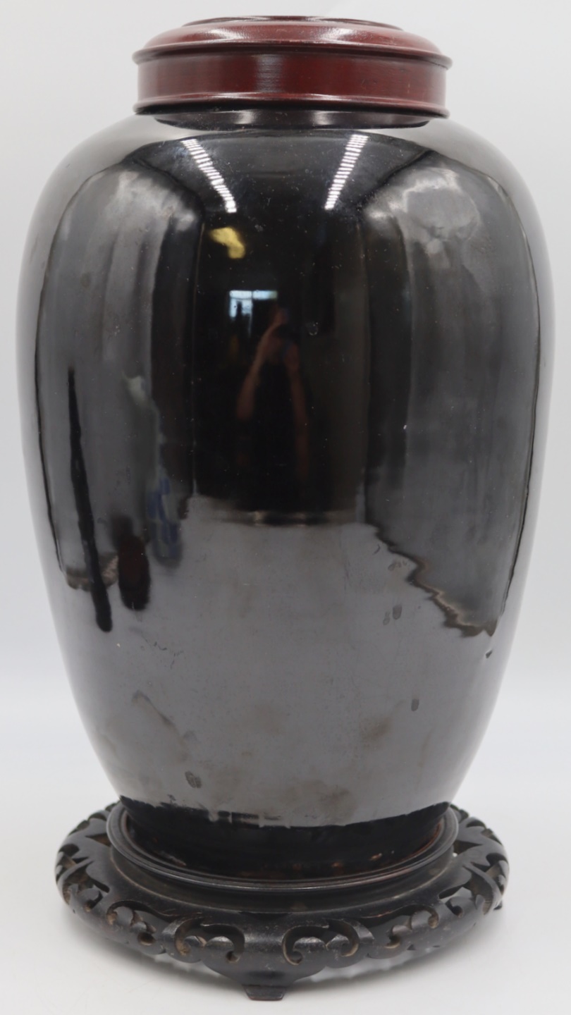 CHINESE BLACK GLAZE VASE With 3bda4d