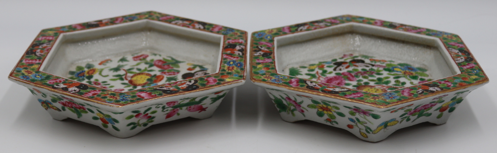 PAIR OF CHINESE FAMILLE ROSE HEXAGONAL 3bda52