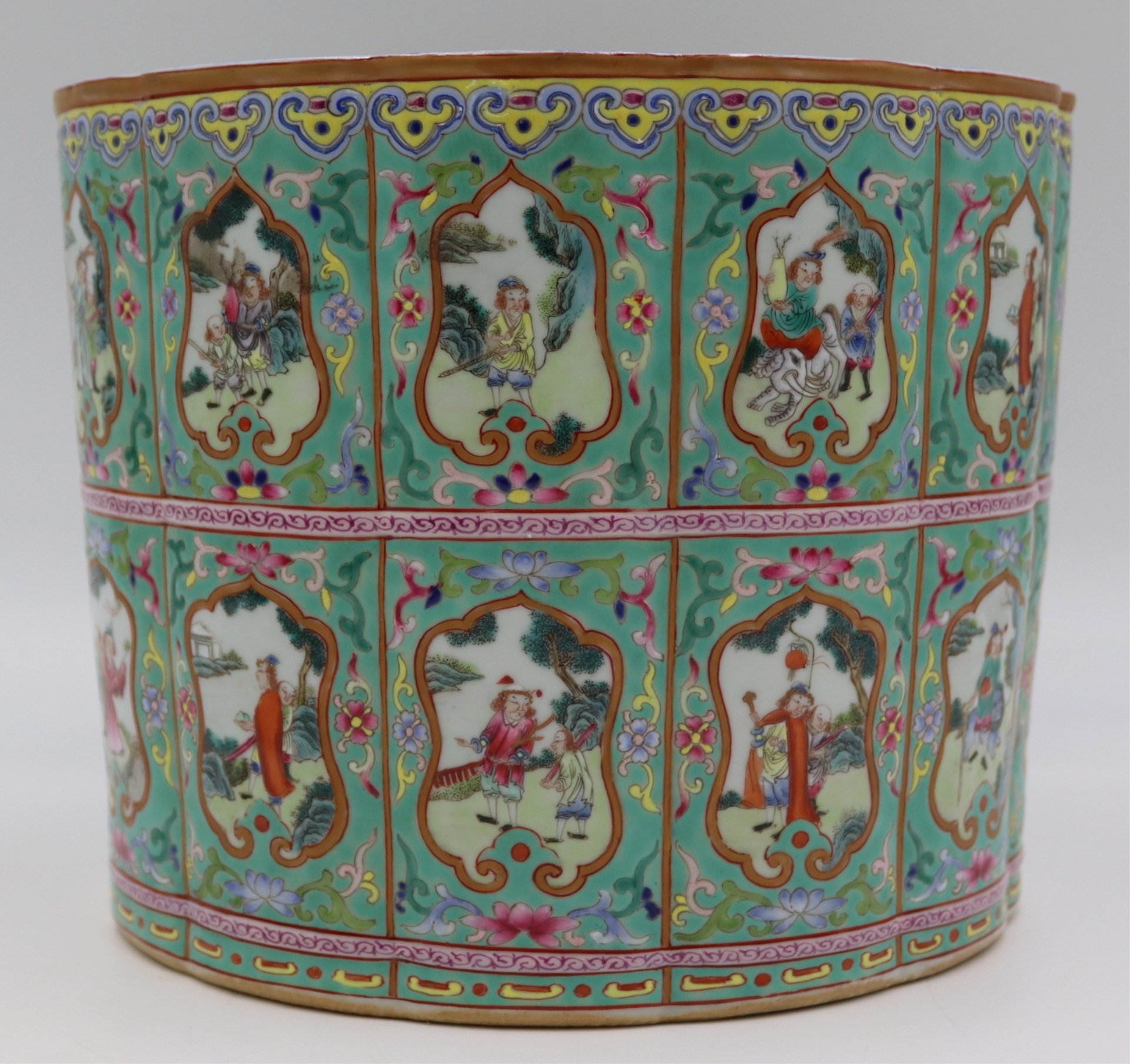 CHINESE FAMILLE ROSE ENAMEL DECORATED 3bda53