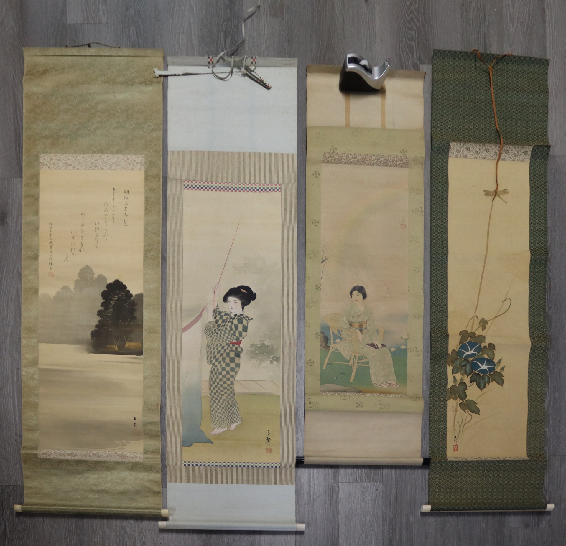 GROUPING OF 4 ASIAN HANGING SCROLLS  3bda6a