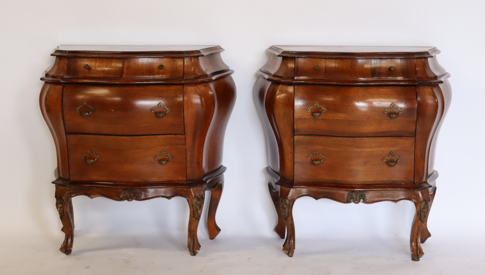 AN ANTIQUE PAIR OF ITALIAN BOMBE 3bdabf