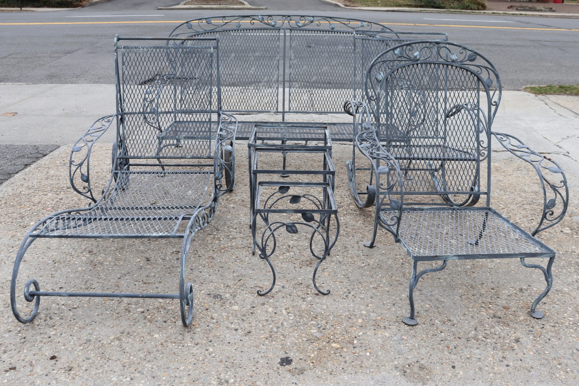 5 PIECE WROUGHT IRON PATIO SET 3bdbbd