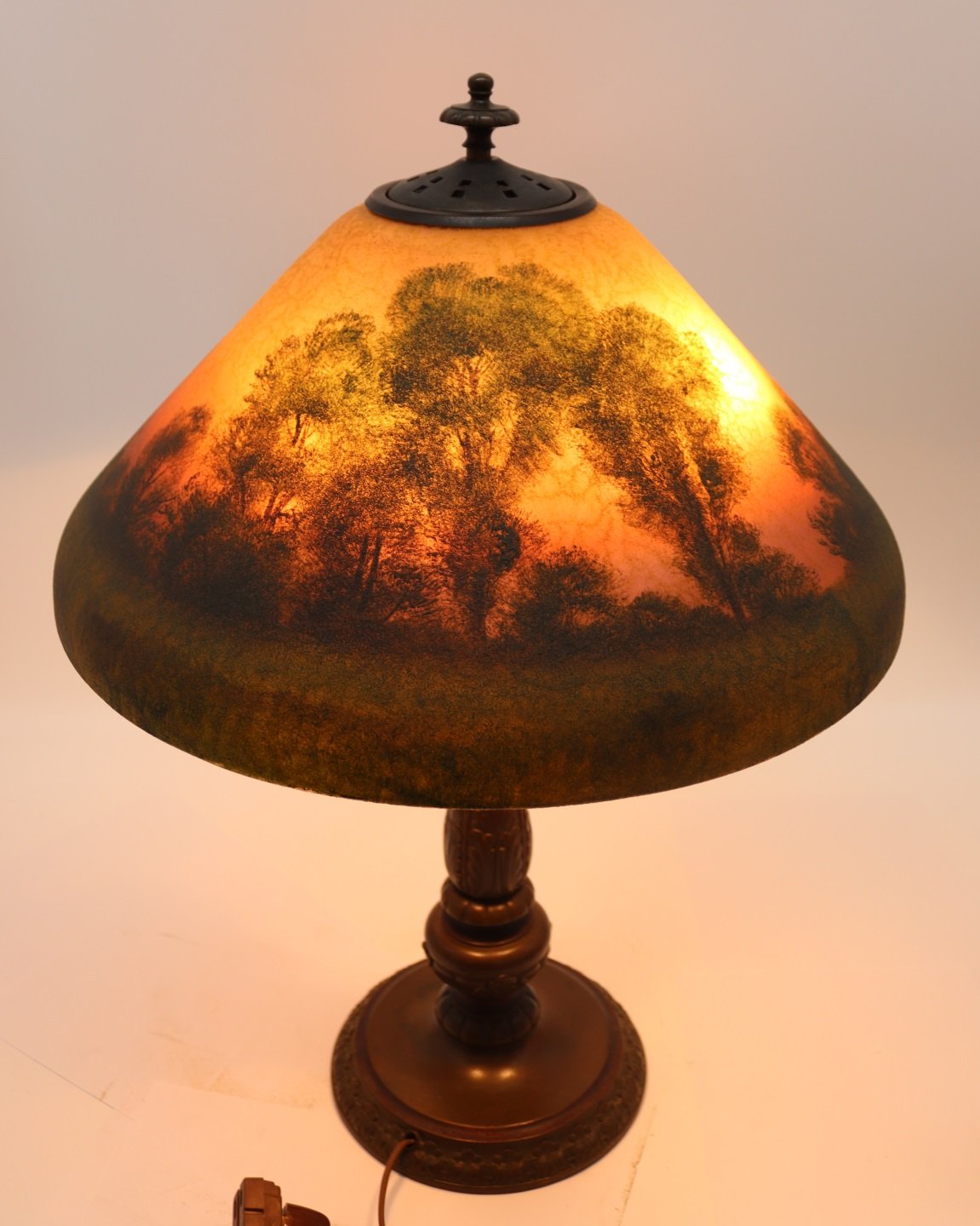 HANDEL TABLE LAMP WITH REVERSE PAINTED