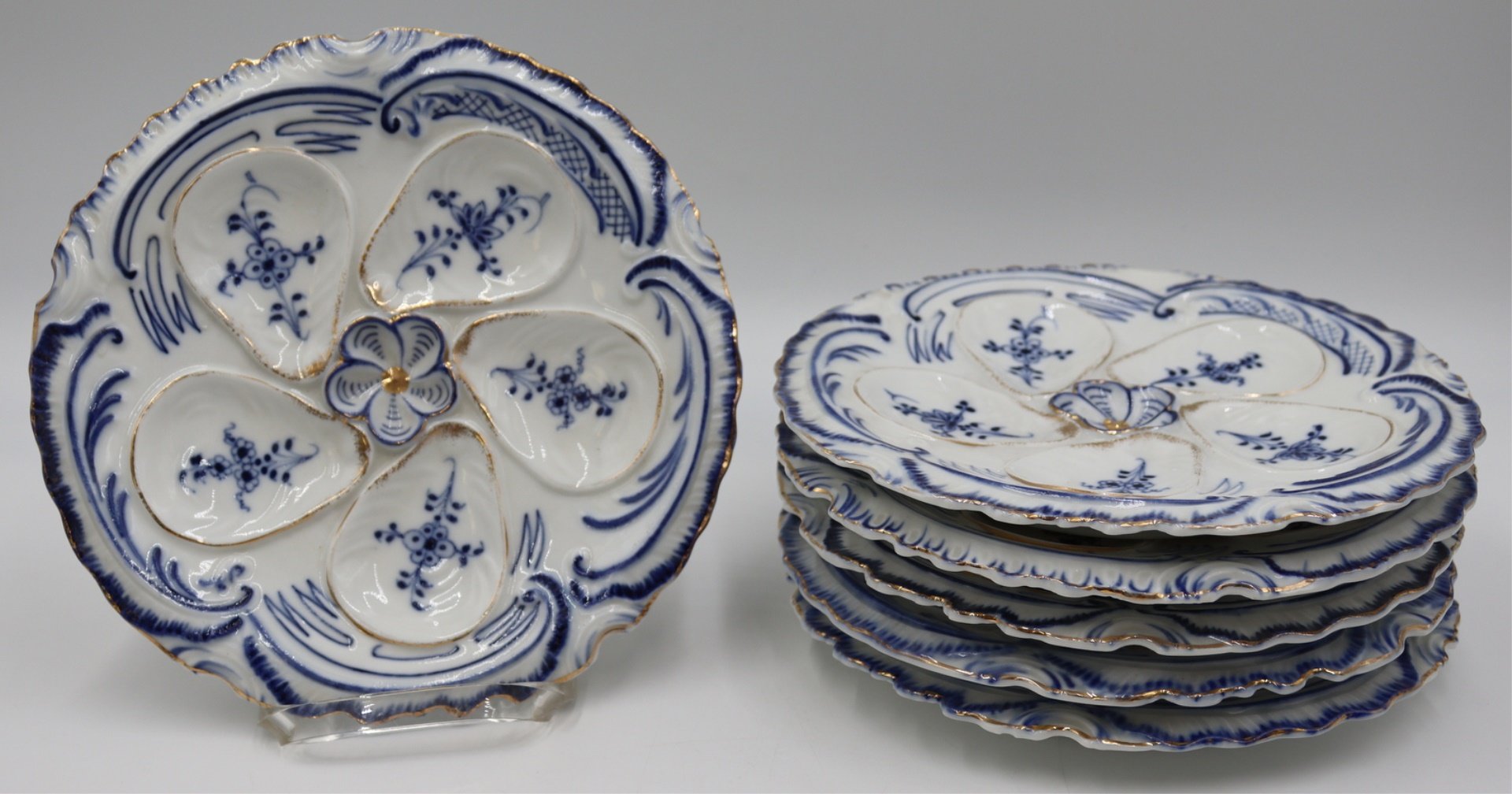  6 BLUE AND WHITE FLORAL DECORATED 3bdc35