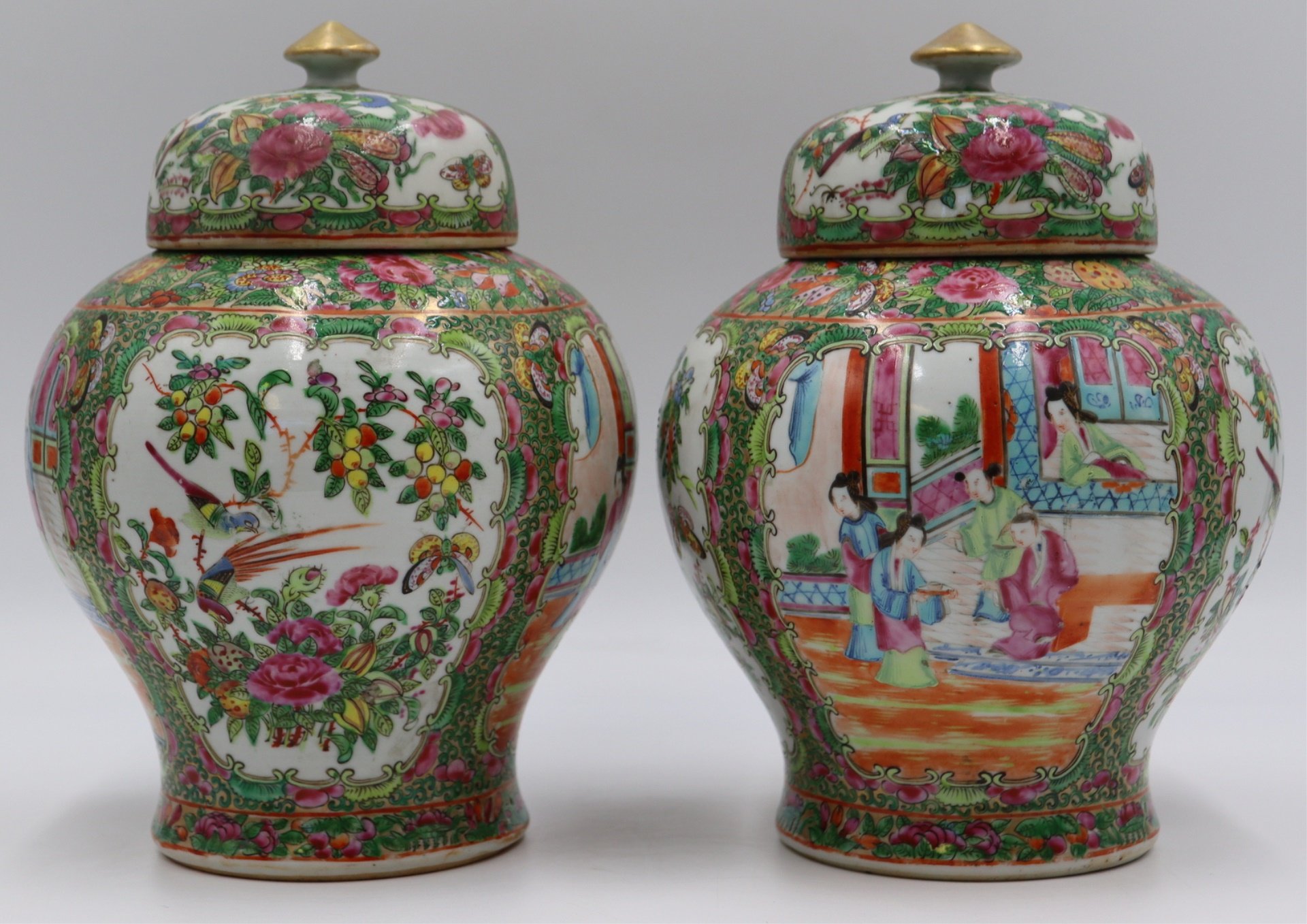 PAIR OF CHINESE EXPORT LIDDED URNS  3bdc91