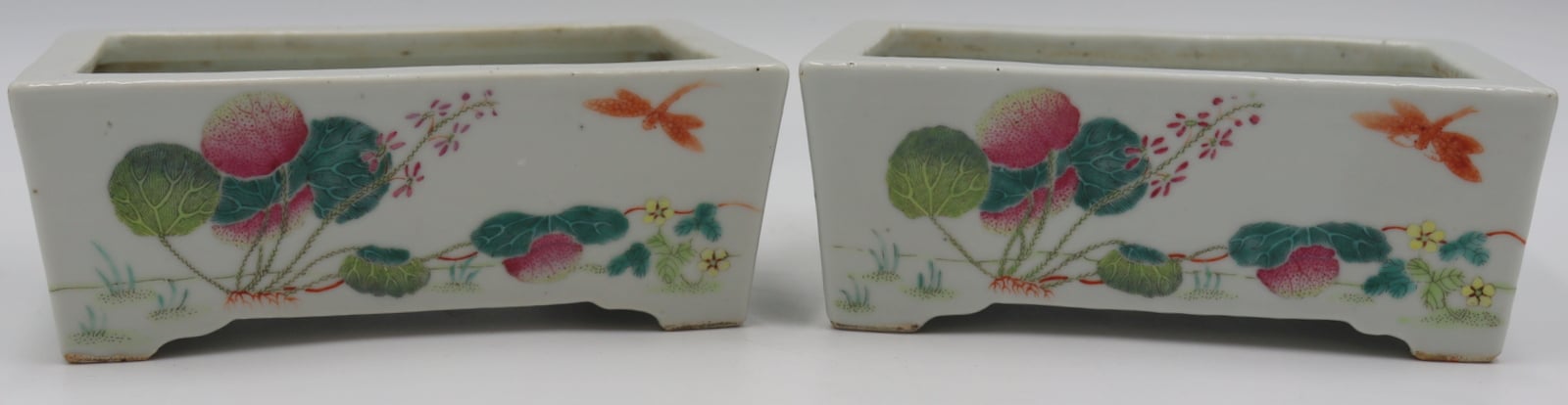 PAIR OF CHINESE FAMILLE ROSE PLANTERS  3bdc89