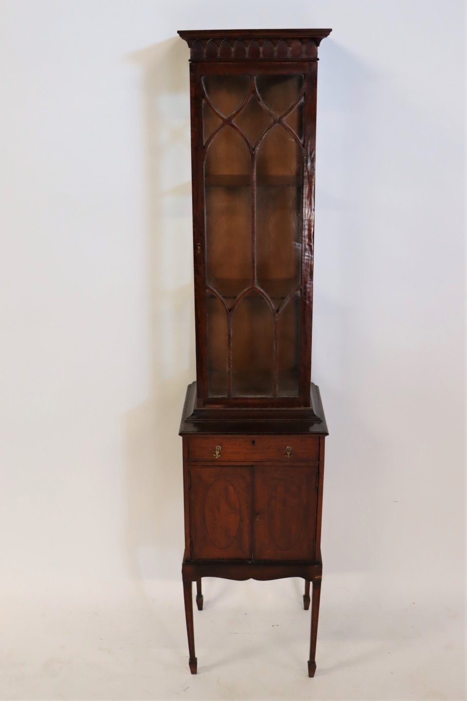 MAHOGANY GLASS DOOR CABINET From 3bdd09