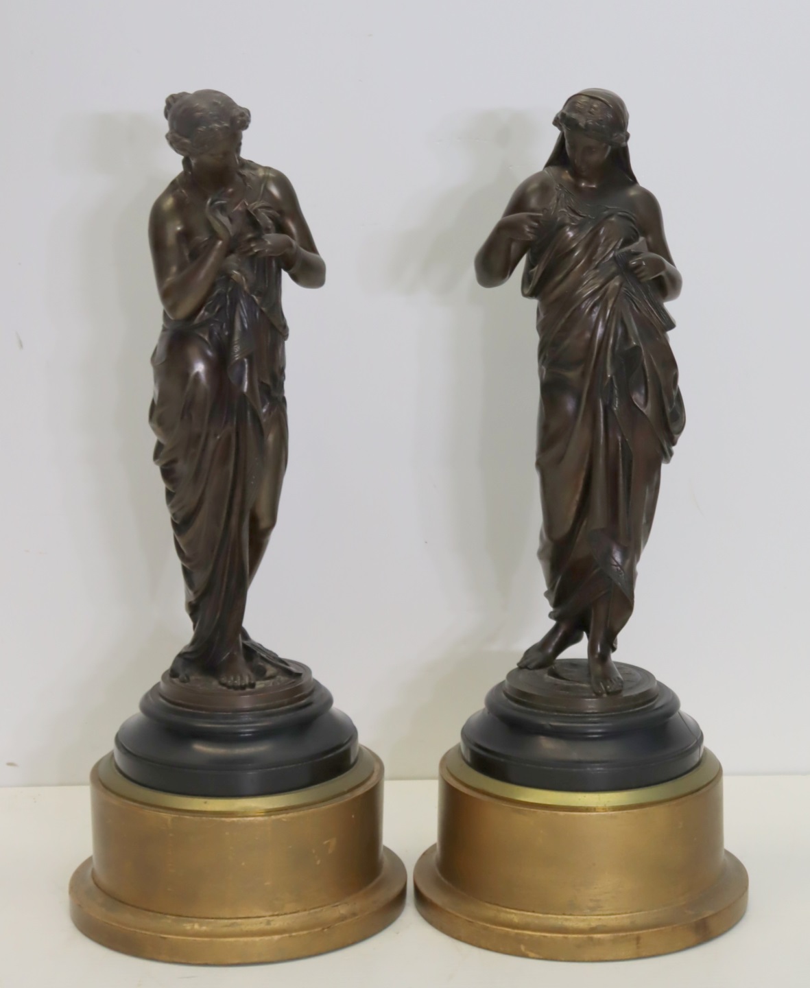 2 ANTIQUE AND FINELY EXECUTED BRONZE 3bddec