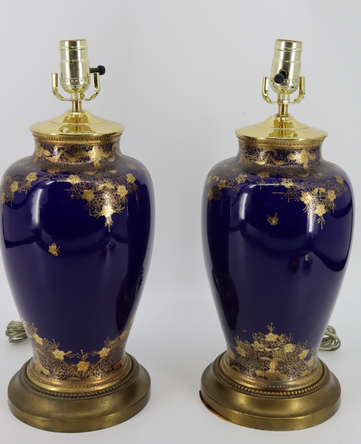 PAIR OF ANTIQUE GILT DECORATED 3bde2e