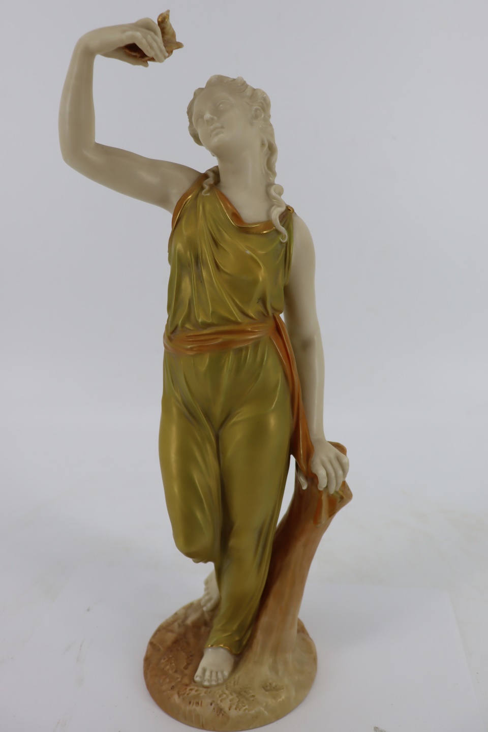 ROYAL WORCESTER PORCELAIN FIGURE 3bde48