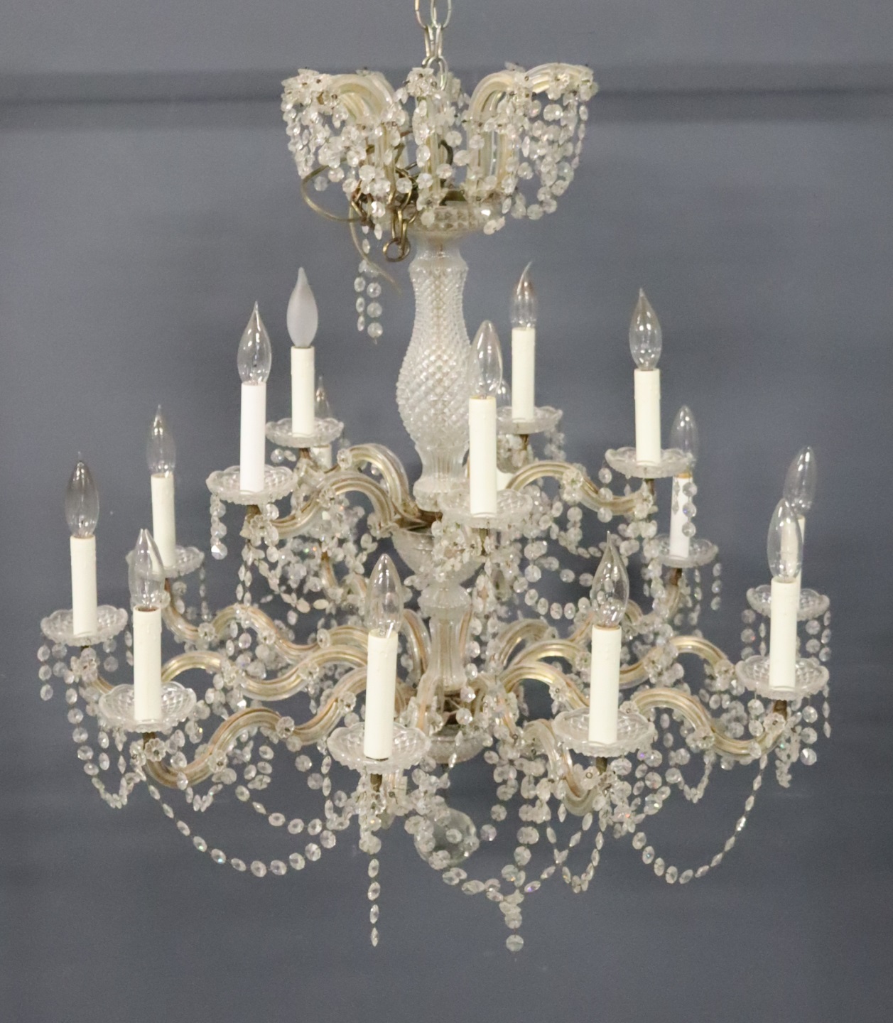 ANTIQUE AND CUT GLASS CHANDELIER 3bde52