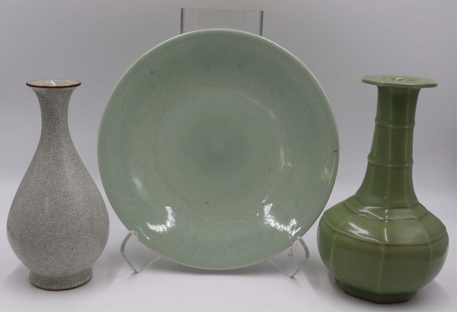  3 CHINESE CELADON ITEMS Includes 3bde6e