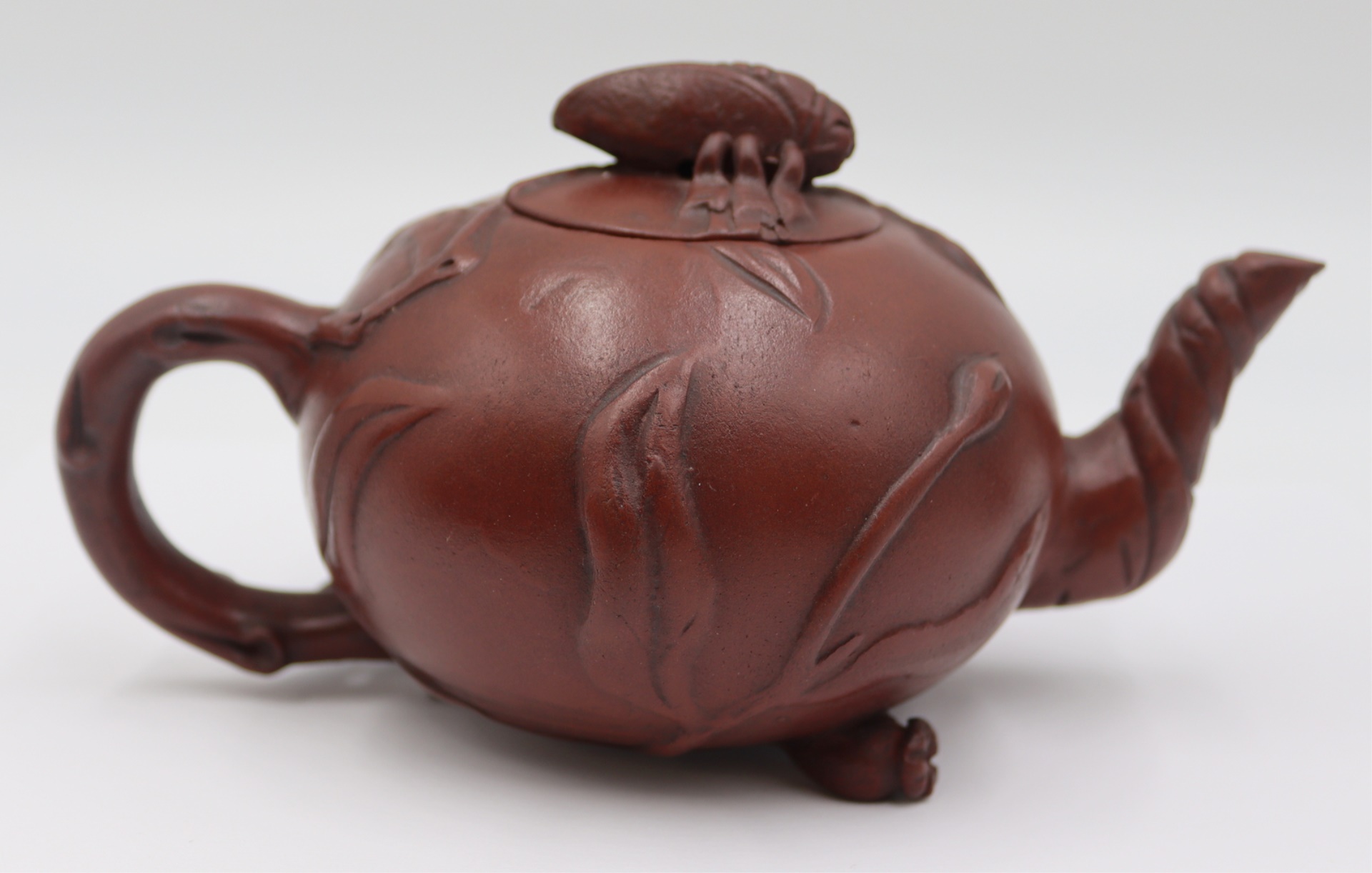 SIGNED CHINESE YIXING TEAPOT. Decorated