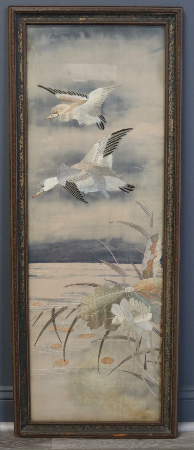 FRAMED CHINESE EMBROIDERY ON SILK 3bde88