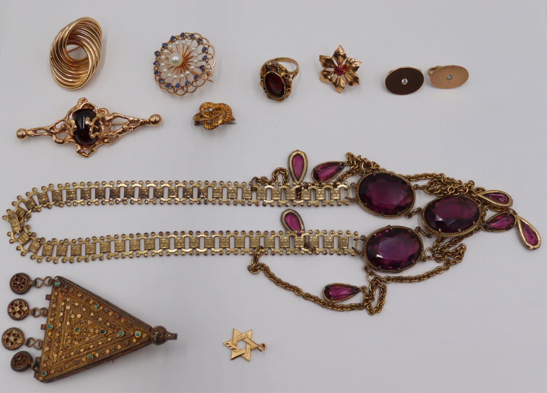 JEWELRY. ASSORTED GROUPING OF GOLD