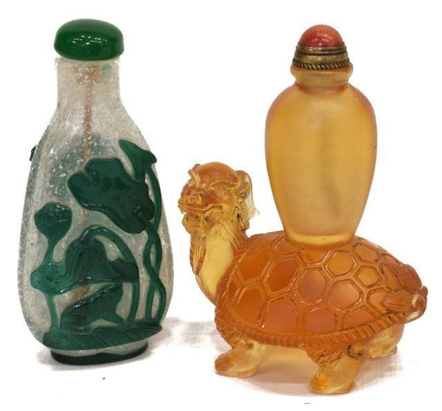  2 CHINESE GLASS SNUFF BOTTLES  3c0b1c