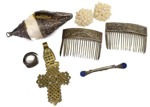 LOT) ESTATE ASIAN & OTHER HAIRCOMB &