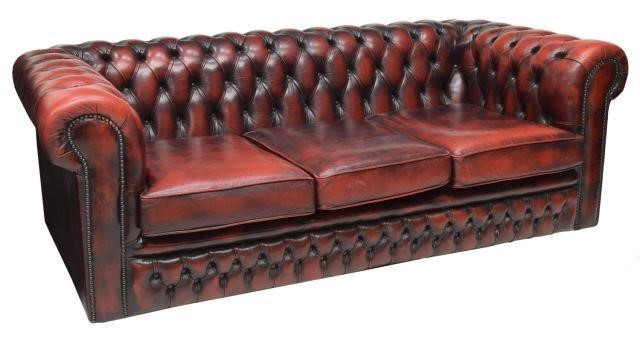 CHESTERFIELD MAROON BUTTONED LEATHER