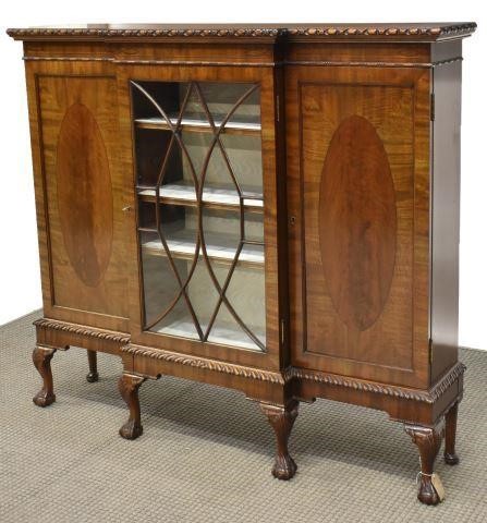 CHIPPENDALE STYLE MAHOGANY BREAKFRONT 3c16da