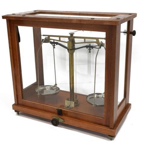 GLASS CASED MICROID LABORATORY BALANCE