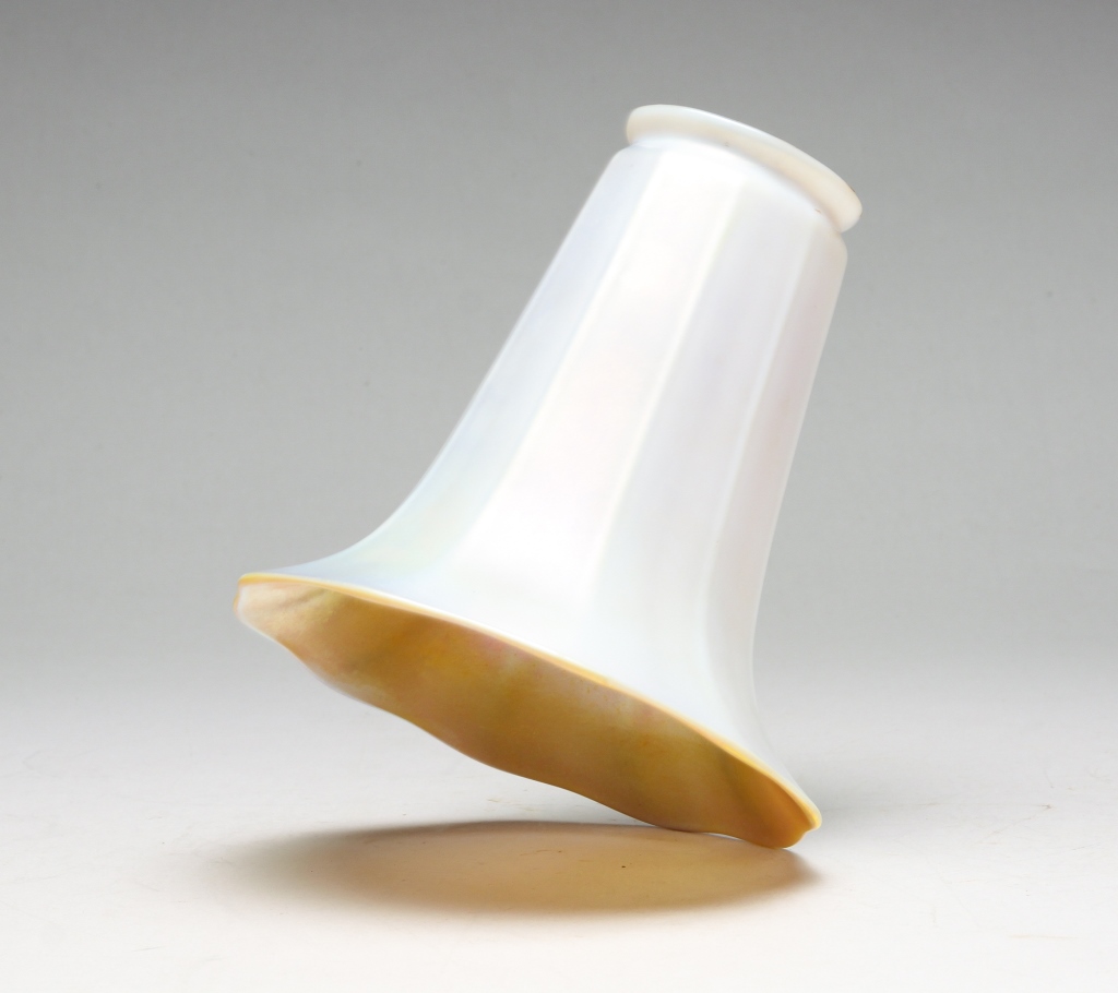 ART GLASS LAMP SHADE POSSIBLY STEUBEN  3bf7b0