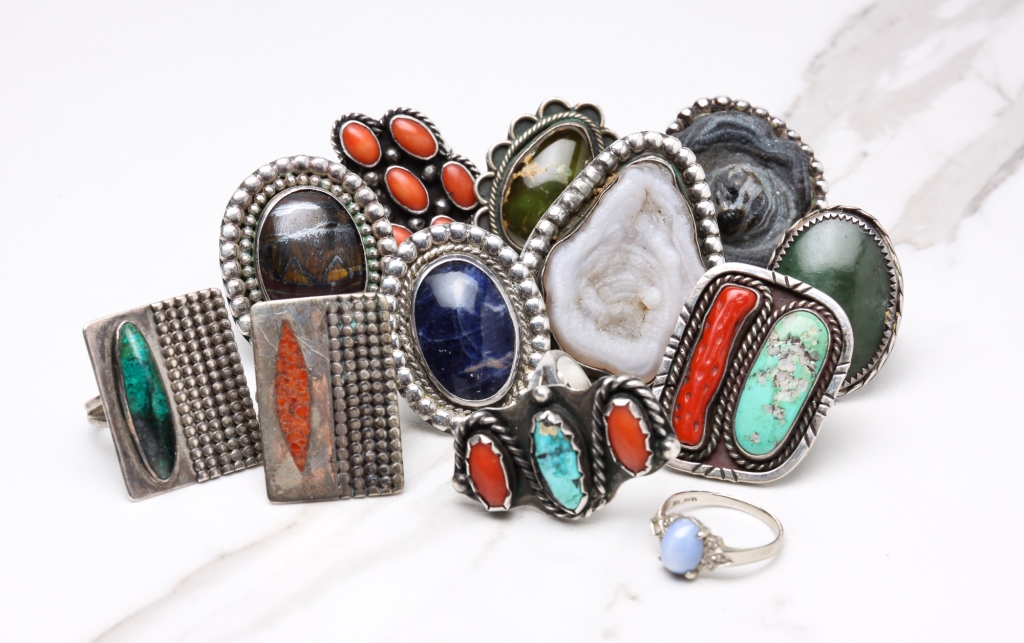 GROUP OF VINTAGE STONE SET RINGS  3bf939