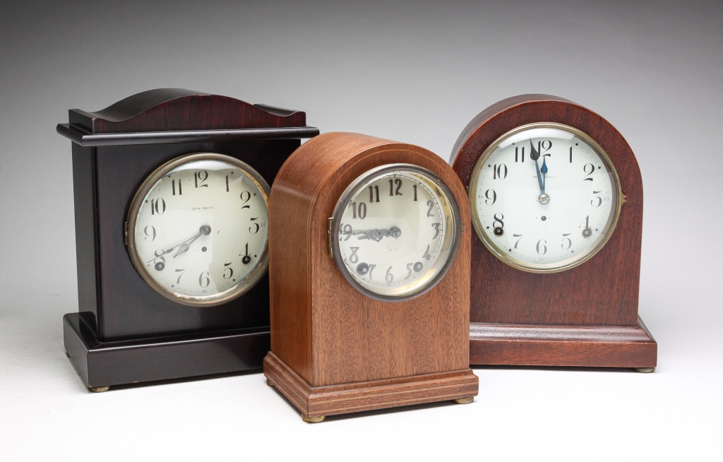 THREE AMERICAN SETH THOMAS MANTEL CLOCKS.