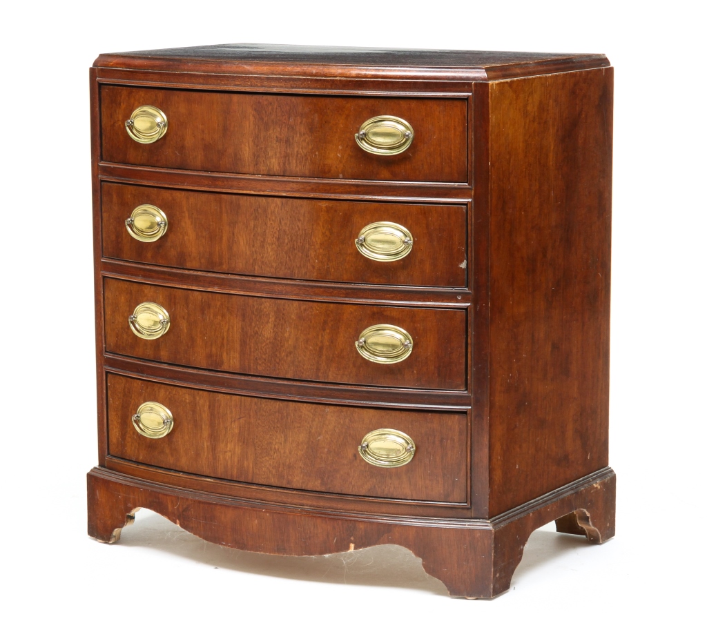 AMERICAN THOMASVILLE DIMINUTIVE CHEST.