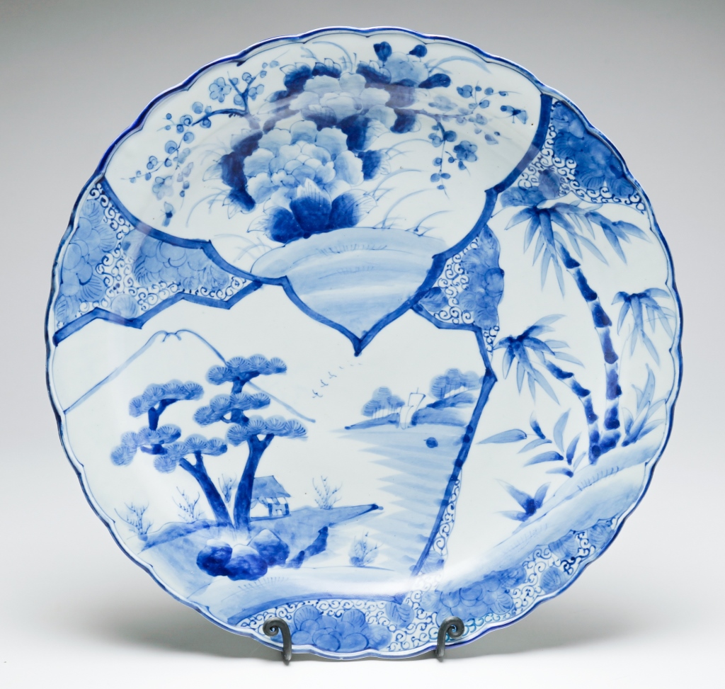 ASIAN PORCELAIN CHARGER. Twentieth