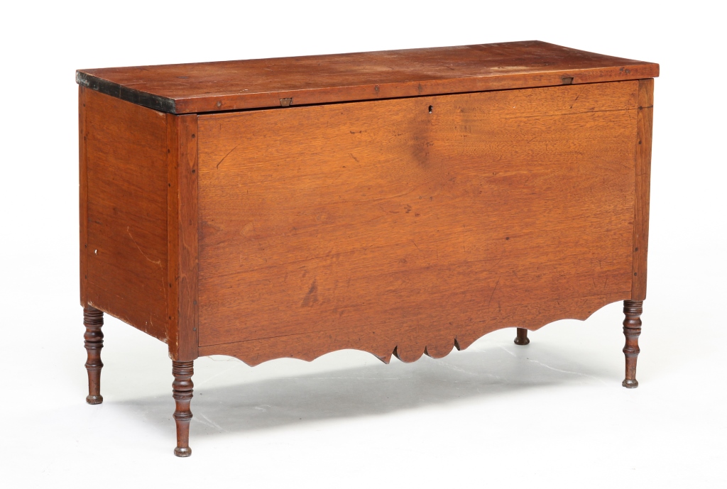 AMERICAN SHERATON BLANKET CHEST.