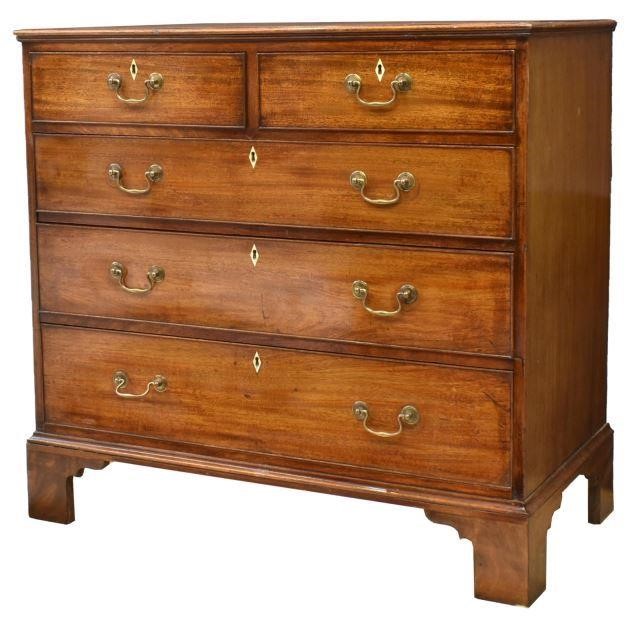 ENGLISH GEORGIAN MAHOGANY CHEST 3bfe34