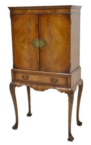 QUEEN ANNE STYLE CABINET ON STANDQueen 3c009a