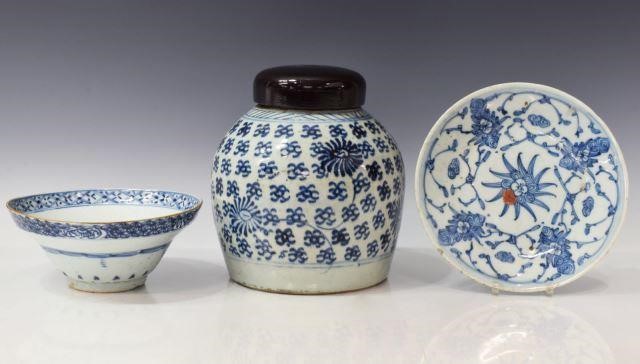  3 CHINESE BLUE WHITE PORCELAIN 3c0127