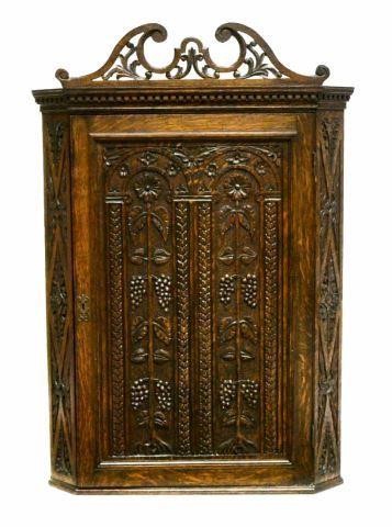 ORNATELY CARVED VICTORIAN CORNER 3c0536